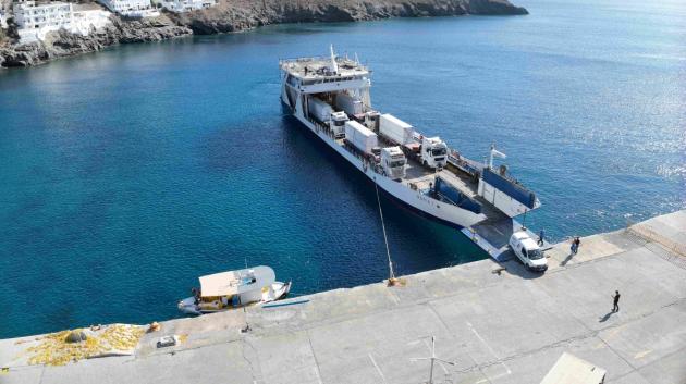 Πλοίο σε λιμάνι