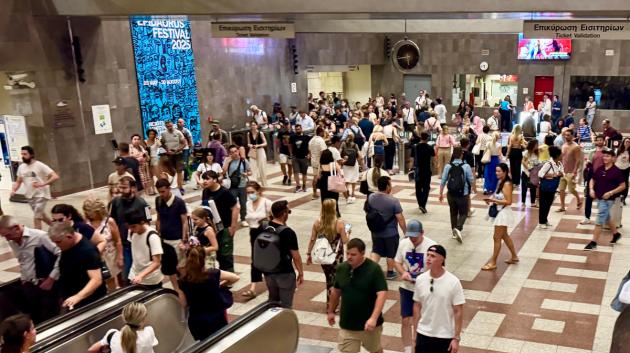 Πλήθος στο μετρό