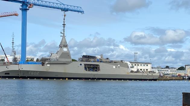 Φρεγάτα στον ναύσταθμο