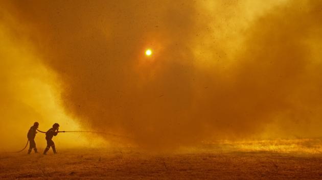 Πυροσβέστες σε πυρκαγιά