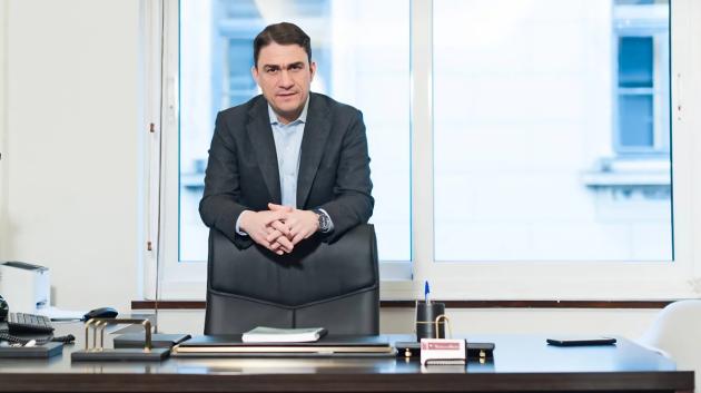 Κώστας Τσουκαλάς στο γραφείο