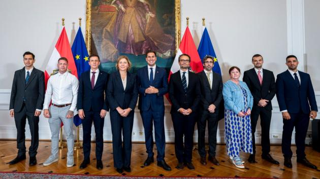 Βασίλης Καρκατζούνης
