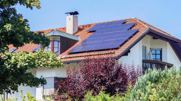Φωτοβολταϊκά σε στέγη