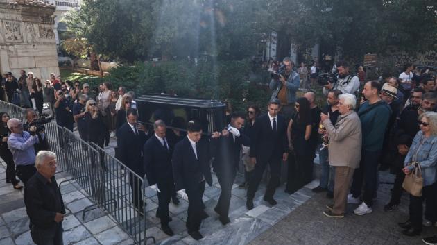 πομπή κηδείας σε εκκλησία
