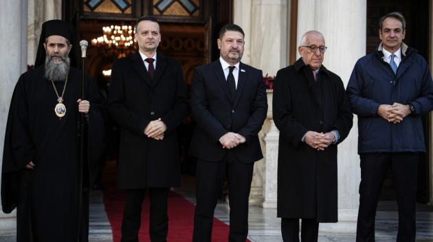 Επίσημη συνάντηση στην εκκλησία