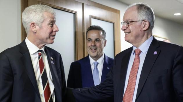 άτομα της κυβέρνησης