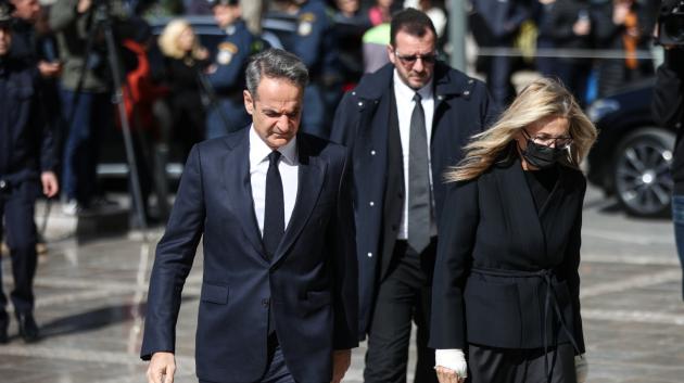 Άνδρας με κοστούμι