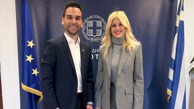 Έλενα Ράπτη σε συνάντηση