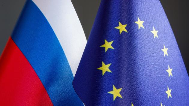 Σημαίες Ρωσίας και ΕΕ