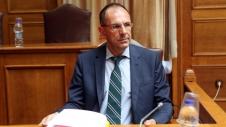 Γιώργος Γεραπετρίτης στο γραφείο