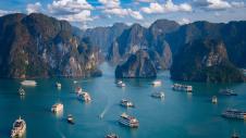 Βάρκες στον κόλπο Βιετνάμ Βάρκες σε κόλπο Βιετνάμ