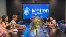Άτομα από την Metlen