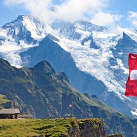 Ελβετική σημαία βουνά