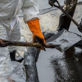 Καθαρισμός πετρελαιοκηλίδας