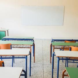 Άδειες σχολικές τάξεις
