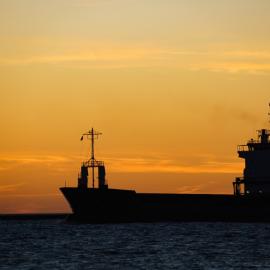 Πλοίο στο ηλιοβασίλεμα