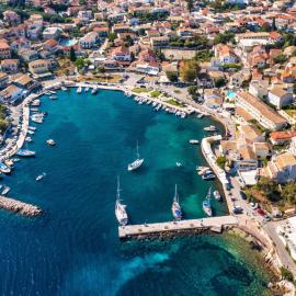Κασσιόπη αεροφωτογραφία λιμάνι