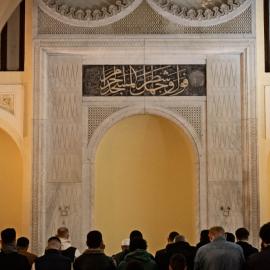 Μουσουλμάνοι σε προσευχή