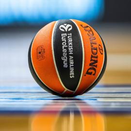 Μπάλα EuroLeague στο παρκέ Μπάλα EuroLeague παρκέ