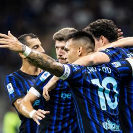 Ποδοσφαιριστές Σέριε Α πανηγυρίζουν