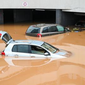 Αυτοκίνητα σε πλημμύρα
