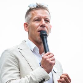 Πέτερ Μάγκιαρ ομιλητής