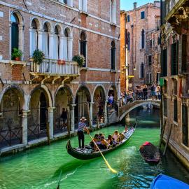 Κανάλια Βενετίας με γόνδολα