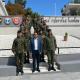 Στρατιώτες με πολιτικό επισκέπτη