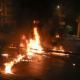 Φλόγες σε δρόμο πόλης