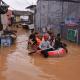 Διάσωση σε πλημμύρα Ινδονησίας